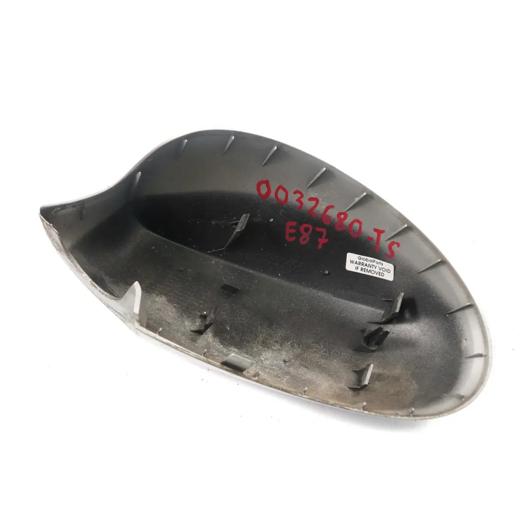 Calotta Coprispecchietto Retrovisore Destro Titansilber Metallic - 354 per BMW E87 con numero di parte 0032680 BMW E87 Calotta Coprispecchietto Retrovisore Destro Titansilber Metallic - 354 - SKU 0032680-TS - Numero di parte 0032680
