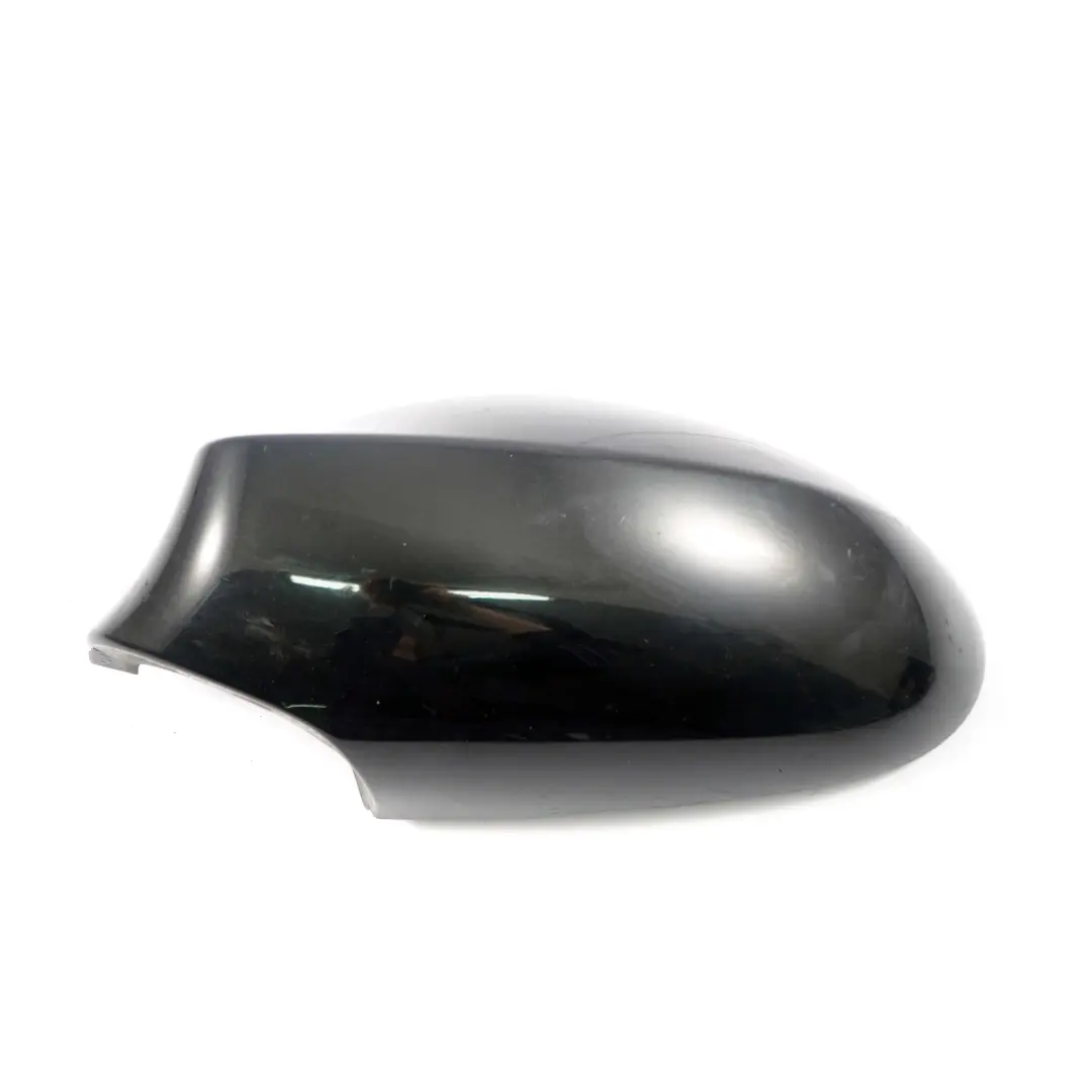 Cap Casing Left Black Sapphire Metallic 475 pour BMW E87 E81 à propos du numéro de pièce 0032681 BMW E87 E81 Cap Casing Left Black Sapphire Metallic 475 - SKU 0032681-BS2 - Numéro de pièce 0032681
