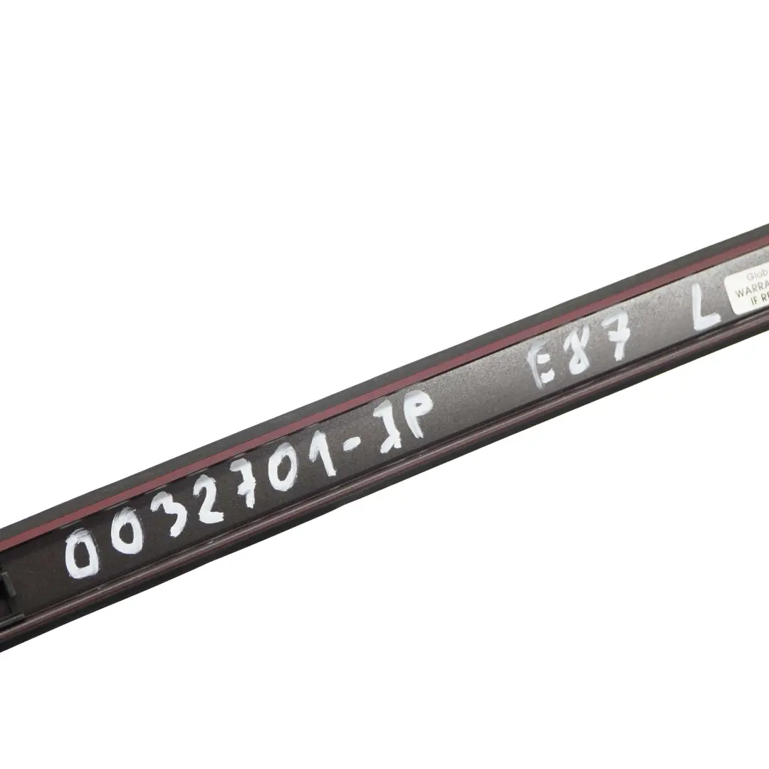 Moldura De Techo Izquierda Barandilla Japanrot Rojo 438 para BMW E81 E87 con número de pieza 51130032701 BMW E81 E87 Moldura De Techo Izquierda Barandilla Japanrot Rojo 438 - SKU 0032701-JR - Número de pieza 51130032701