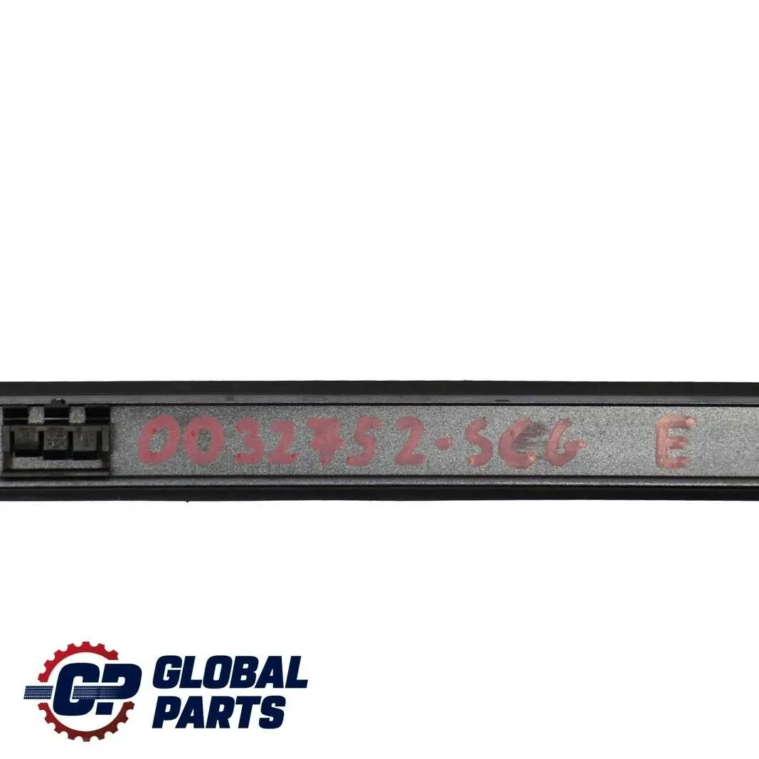 Techo Derecho Moldura Barandilla Trim Spacegrau Gris Espacial A52 para BMW E90 con número de pieza 32752 BMW E90 Techo Derecho Moldura Barandilla Trim Spacegrau Gris Espacial A52 - SKU 0032752-SCG - Número de pieza 32752