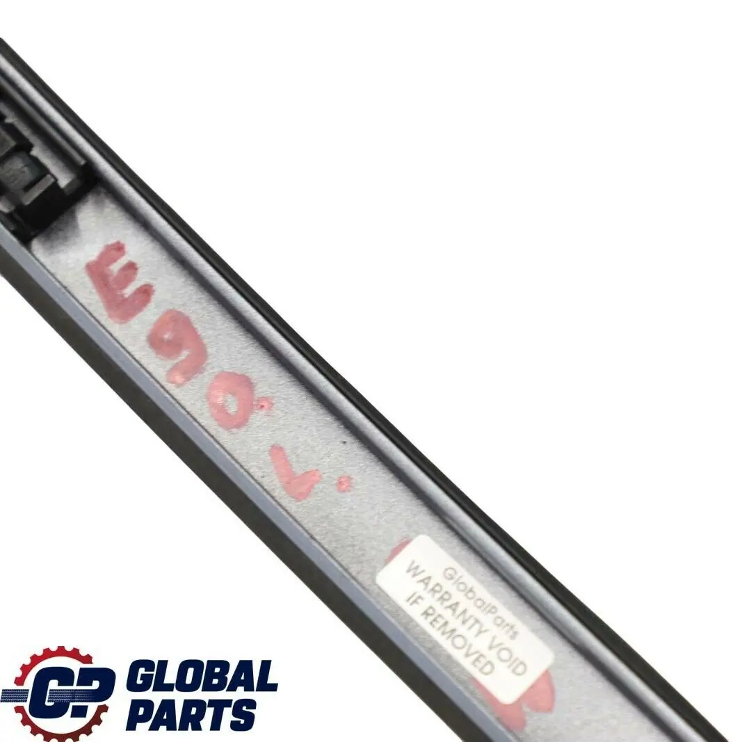 Modanatura Tetto Verniciato SX Blu Acqua di Alto Mare - 896 per BMW E90 con numero di parte 0032753 BMW E90 Modanatura Tetto Verniciato SX Blu Acqua di Alto Mare - 896 - SKU 0032753-WB - Numero di parte 0032753