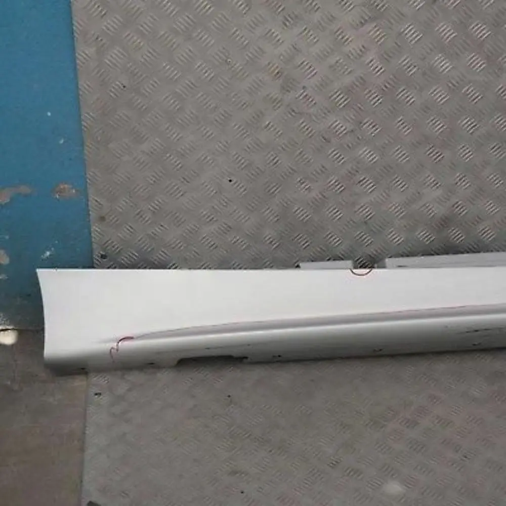 BMW E87 Sill Strip Faldón Lateral Derecho Titansilber Plata Metalizado - SKU 0032948-TS16 - Número de pieza 32948