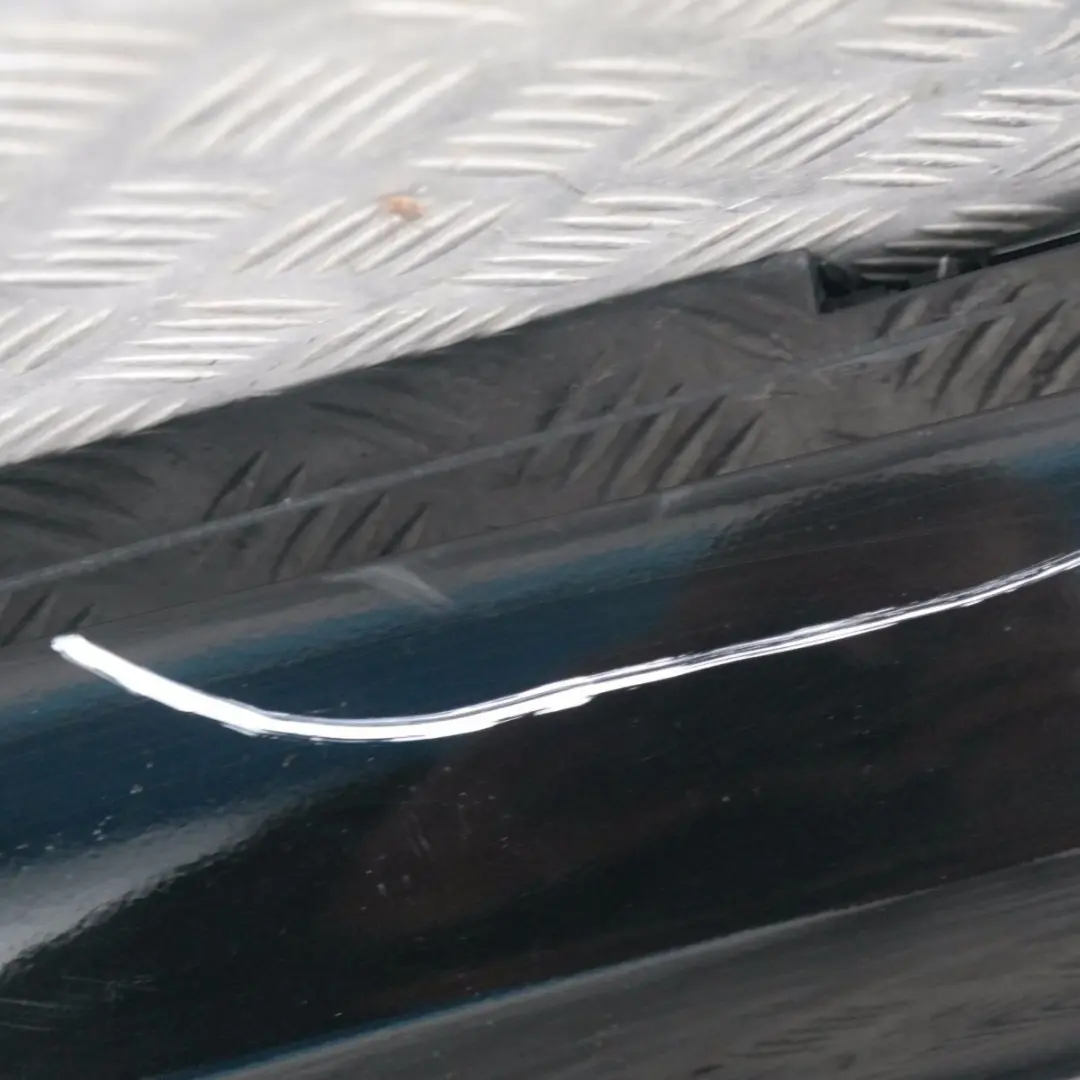 Listón de umbral Faldón lateral derecho Zafiro negro metalizado - 475 para BMW E87 con número de pieza 32948 BMW E87 Listón de umbral Faldón lateral derecho Zafiro negro metalizado - 475 - SKU 0032948-BS13 - Número de pieza 32948