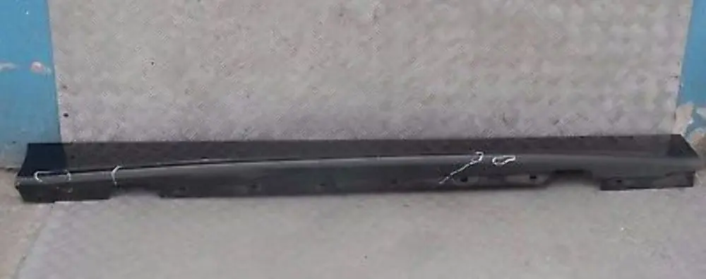 Sill strip side skirt right O/S Black Sapphire Metallic - 475 to BMW 1 SERIES E87 with Part number 32948 BMW 1 SERIES E87 Sill strip side skirt right O/S Black Sapphire Metallic - 475 - SKU 0032948-BS19 - Part number 32948