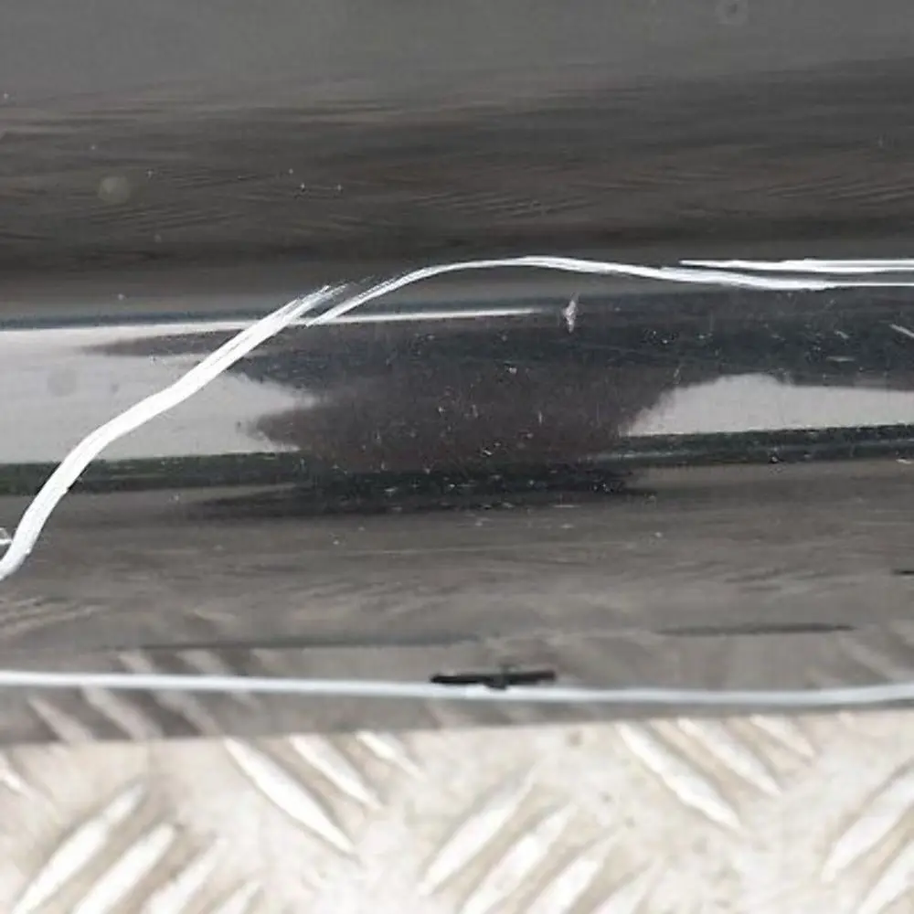 Listón de umbral faldón lateral derecho Zafiro negro metalizado 475 para BMW E87 con número de pieza 32948 BMW E87 Listón de umbral faldón lateral derecho Zafiro negro metalizado 475 - SKU 0032948-BS21 - Número de pieza 32948