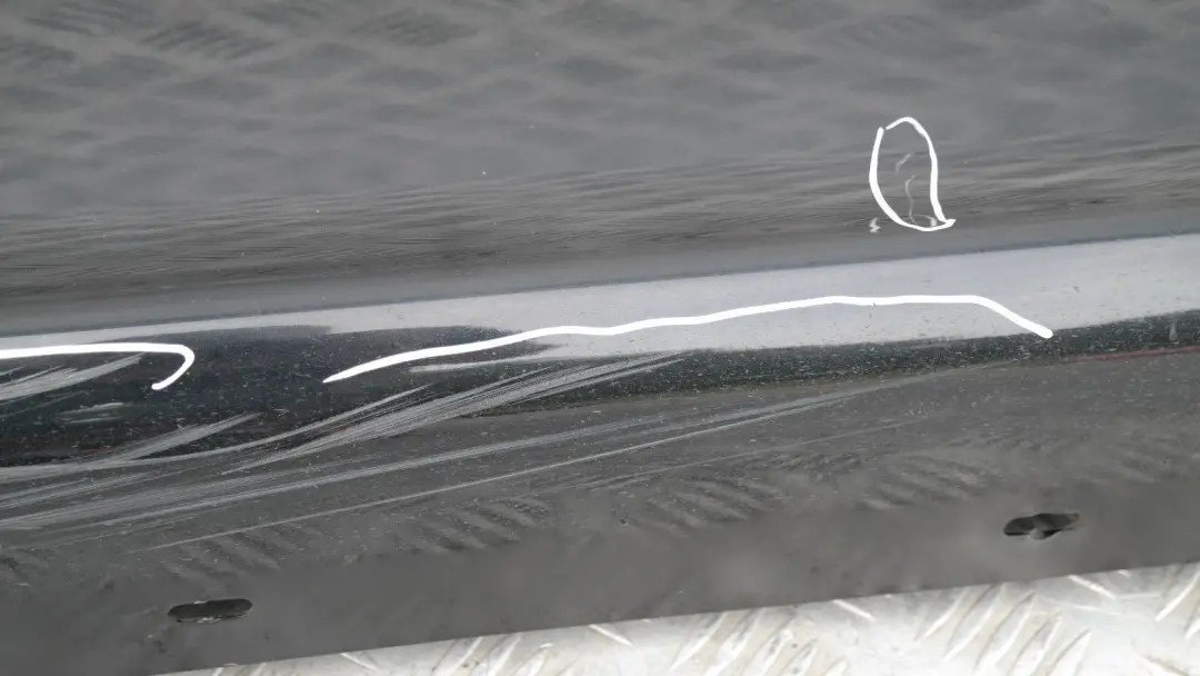 Sill strip side skirt derecho Black Sapphire Metallic - 475 para BMW E87 con número de pieza 51770032948 BMW E87 Sill strip side skirt derecho Black Sapphire Metallic - 475 - SKU 0032948-BS5 - Número de pieza 51770032948