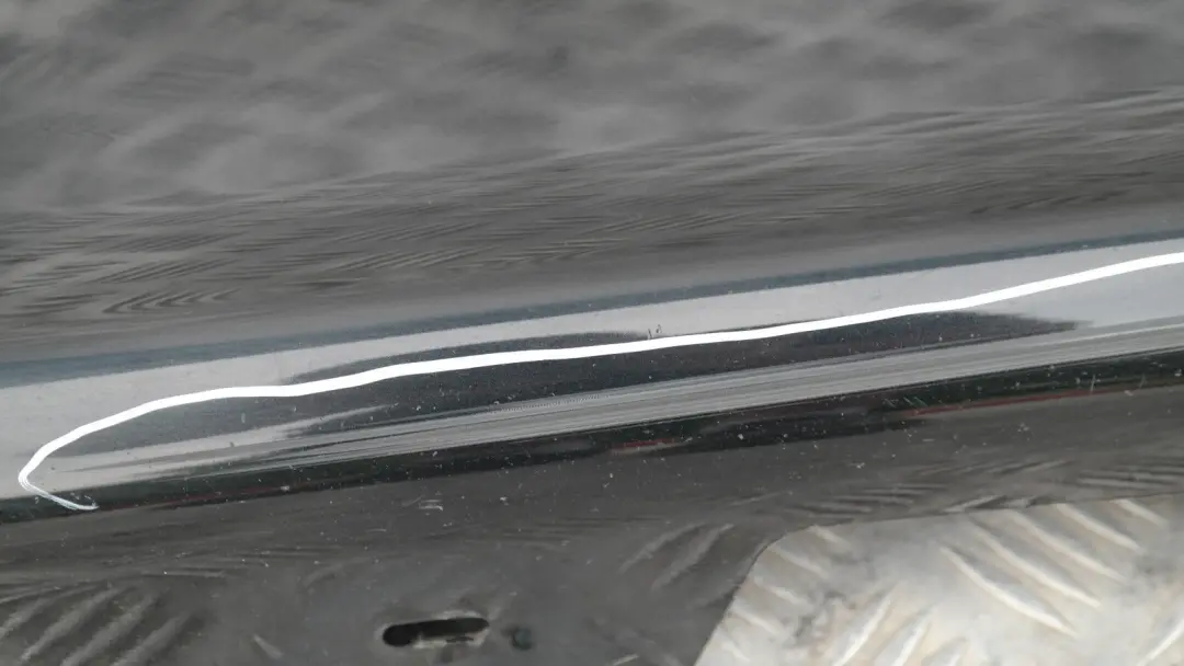 Bande de seuil jupe laterale droite Noir Saphir Metallise - 475 pour BMW E87 à propos du numéro de pièce 51770032948 BMW E87 Bande de seuil jupe laterale droite Noir Saphir Metallise - 475 - SKU 0032948-BS5 - Numéro de pièce 51770032948