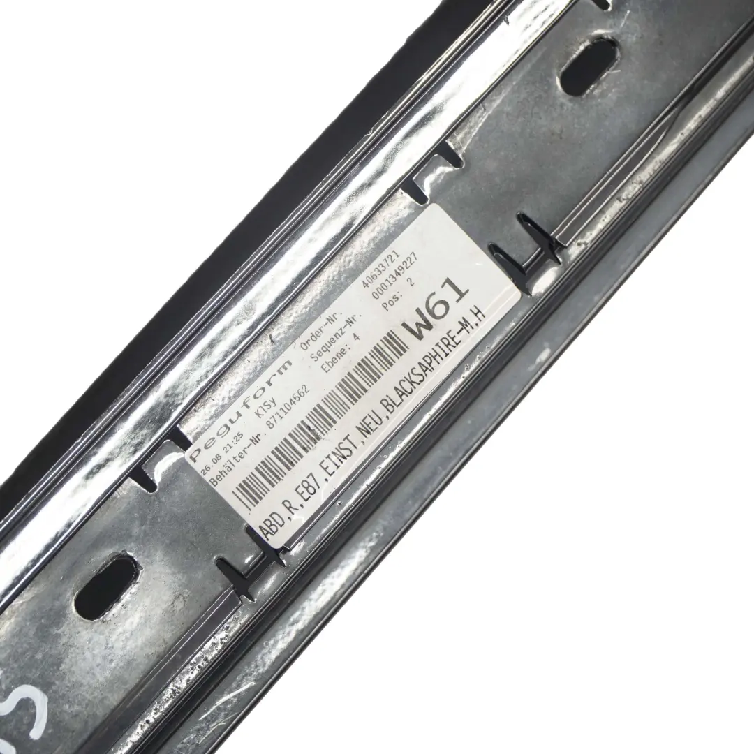 Schwellerleiste Blende Schweller rechts Black Sapphire Metallic 475 für BMW 1 er E87 mit Teilenummer 51770032948 BMW 1 er E87 Schwellerleiste Blende Schweller rechts Black Sapphire Metallic 475 - SKU 0032948-BS - Teilenummer 51770032948