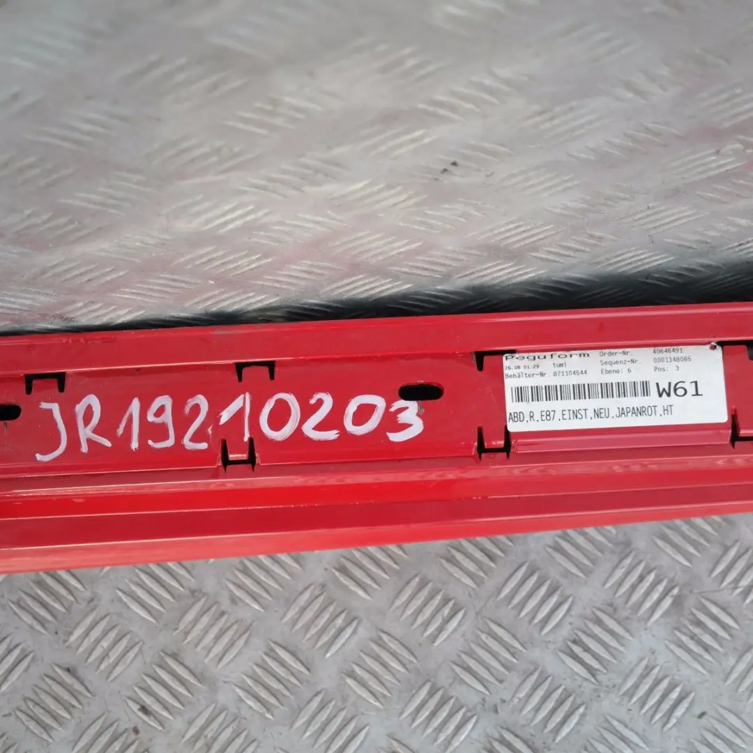 Bas de Porte Couverture Seuil Droite Rouge Japon Japan Rouge pour BMW 1 E87 à propos du numéro de pièce 51770032948 BMW 1 E87 Bas de Porte Couverture Seuil Droite Rouge Japon Japan Rouge - SKU 0032948-JR1 - Numéro de pièce 51770032948