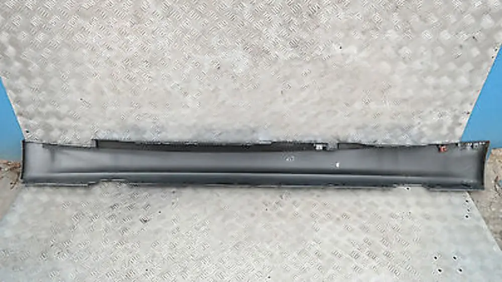 Sill strip side skirt right O/S Quarzblau Blue Metallic A18 to BMW 1 SERIES 11 E87 with Part number 51770032948 BMW 1 SERIES 11 E87 Sill strip side skirt right O/S Quarzblau Blue Metallic A18 - SKU 0032948-QB11 - Part number 51770032948