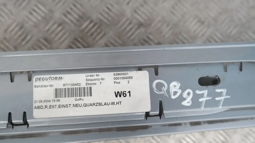 Listwa Próg Prawy Quarzblau Metallic A18 do BMW E87 o numerze 51770032948 BMW E87 Listwa Próg Prawy Quarzblau Metallic A18 - SKU 0032948-QB12 - Numer Części 51770032948