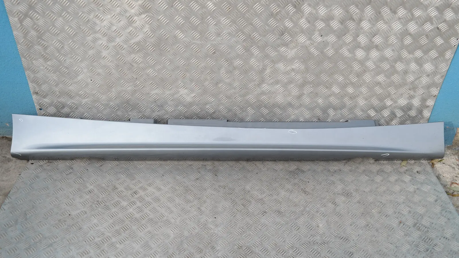 BMW 12 E87 Sill strip side skirt right Quarzblau Blue Metallic A18