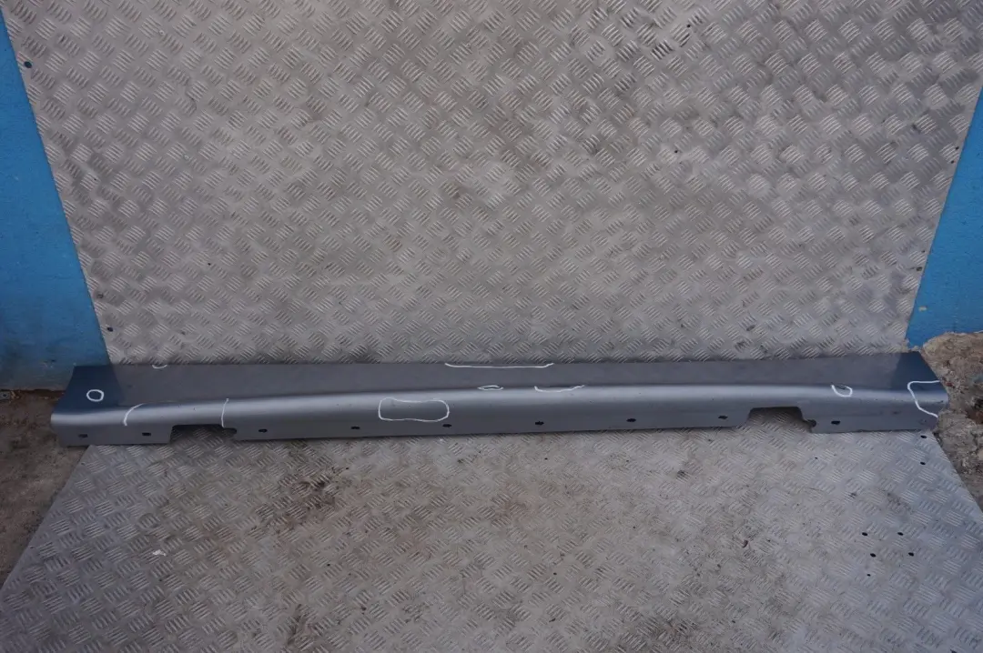 BMW 1 E87 Nakładka próg prawy Quarzblau A18 - SKU 0032948-QB13 - Numer Części 32948