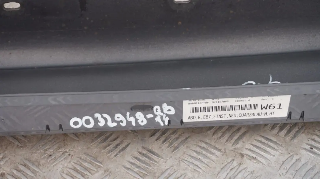 Listello Portiera Apertura Gonne Dx Quarzo-Blu per BMW E87 con numero di parte 32948 BMW E87 Listello Portiera Apertura Gonne Dx Quarzo-Blu - SKU 0032948-QB14 - Numero di parte 32948