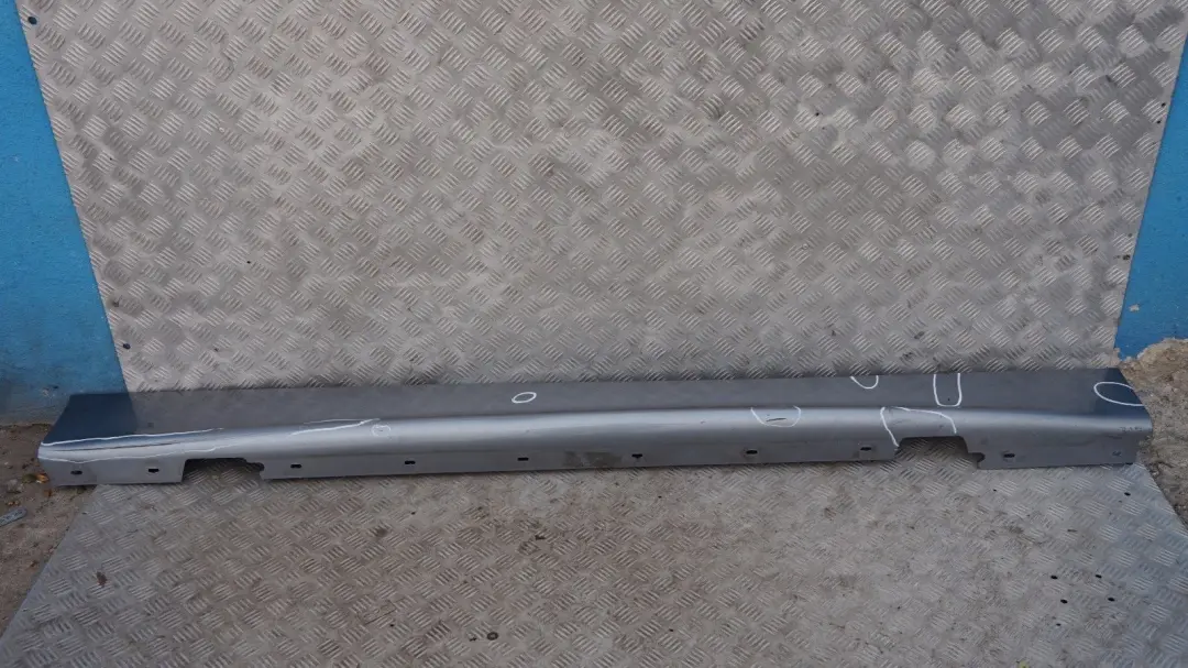 BMW 1 E87 Nakładka próg prawy Quarzblau A18 - SKU 0032948-QB14 - Numer Części 32948