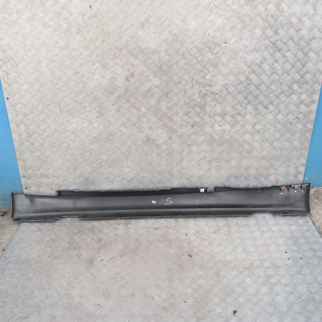 Listello Portiera Apertura Gonne Destra Quarzo-Blu per BMW E87 con numero di parte 32948 BMW E87 Listello Portiera Apertura Gonne Destra Quarzo-Blu - SKU 0032948-QB15 - Numero di parte 32948