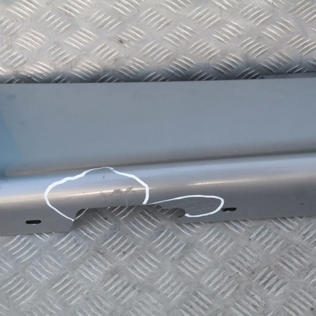 Faldón lateral derecho Quarzblau Azul Metalizado A18 para BMW 1 16 E87 con número de pieza 32948 BMW 1 16 E87 Faldón lateral derecho Quarzblau Azul Metalizado A18 - SKU 0032948-QB16 - Número de pieza 32948