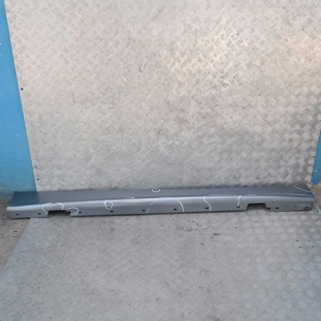 Faldón lateral derecho Quarzblau Azul Metalizado A18 para BMW 1 16 E87 con número de pieza 32948 BMW 1 16 E87 Faldón lateral derecho Quarzblau Azul Metalizado A18 - SKU 0032948-QB16 - Número de pieza 32948