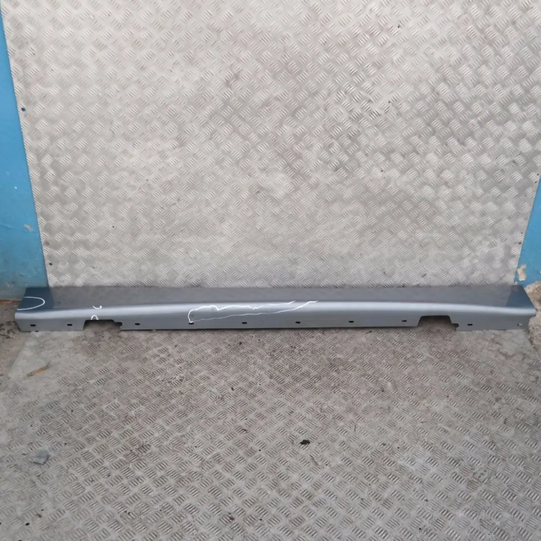 Bas de Porte Couverture Seuil Droite Quartzbleu Bleu Metallise pour BMW 1 E87 à propos du numéro de pièce 32948 BMW 1 E87 Bas de Porte Couverture Seuil Droite Quartzbleu Bleu Metallise - SKU 0032948-QB17 - Numéro de pièce 32948