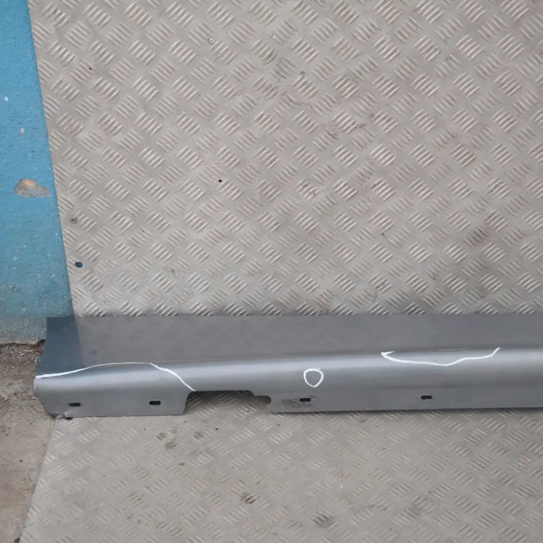 Nakładka próg prawy Quarzblau A18 do BMW 1 E87 o numerze 32948 BMW 1 E87 Nakładka próg prawy Quarzblau A18 - SKU 0032948-QB20 - Numer Części 32948