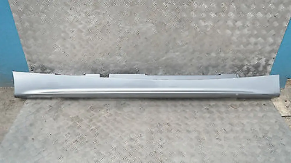 Sill strip side skirt right O/S Quarzblau Blue Metallic A18 to BMW 1 SERIES 3 E87 with Part number 51770032948 BMW 1 SERIES 3 E87 Sill strip side skirt right O/S Quarzblau Blue Metallic A18 - SKU 0032948-QB3 - Part number 51770032948