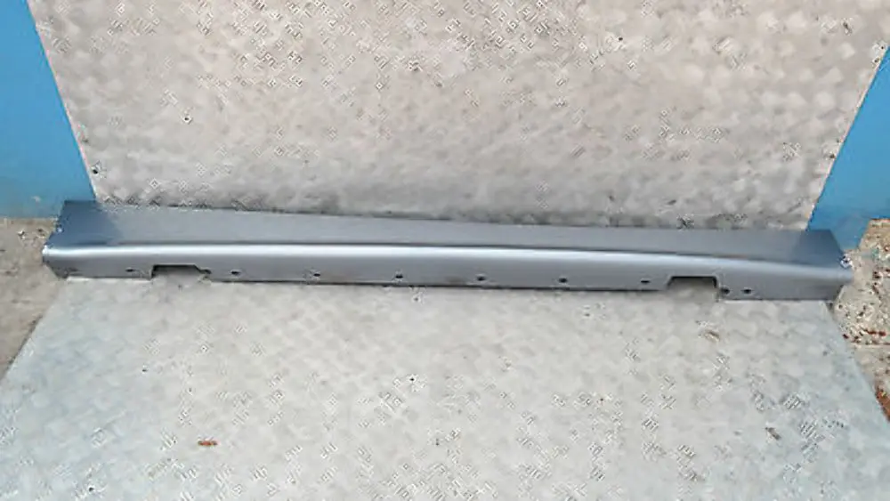 Sill strip side skirt right O/S Quarzblau Blue Metallic A18 to BMW 1 SERIES 5 E87 with Part number 51770032948 BMW 1 SERIES 5 E87 Sill strip side skirt right O/S Quarzblau Blue Metallic A18 - SKU 0032948-QB5 - Part number 51770032948