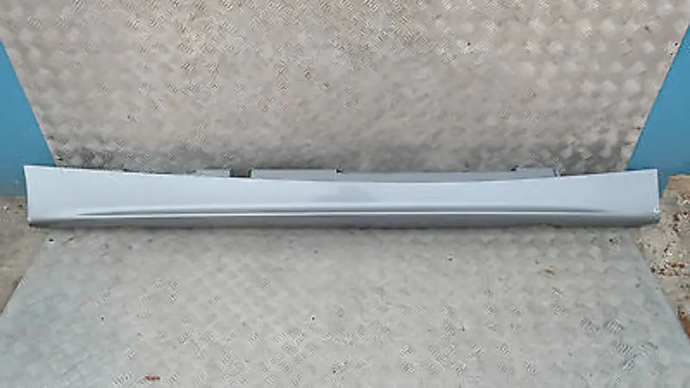 Sill strip side skirt right O/S Quarzblau Blue Metallic A18 to BMW 1 SERIES 5 E87 with Part number 51770032948 BMW 1 SERIES 5 E87 Sill strip side skirt right O/S Quarzblau Blue Metallic A18 - SKU 0032948-QB5 - Part number 51770032948