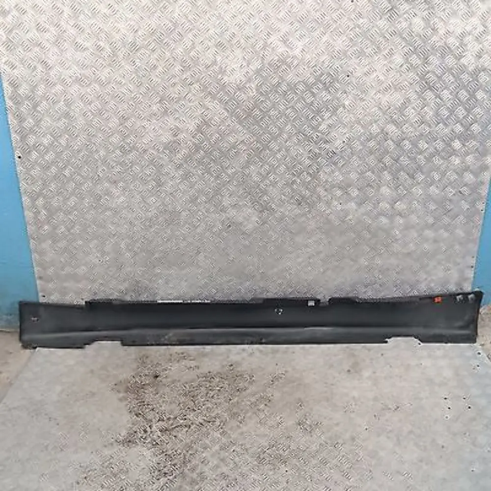 Striscia Davanzale Gonna Laterale Destra Schwarz 2 - 668 per BMW E87 con numero di parte 32948 BMW E87 Striscia Davanzale Gonna Laterale Destra Schwarz 2 - 668 - SKU 0032948-SCH11 - Numero di parte 32948