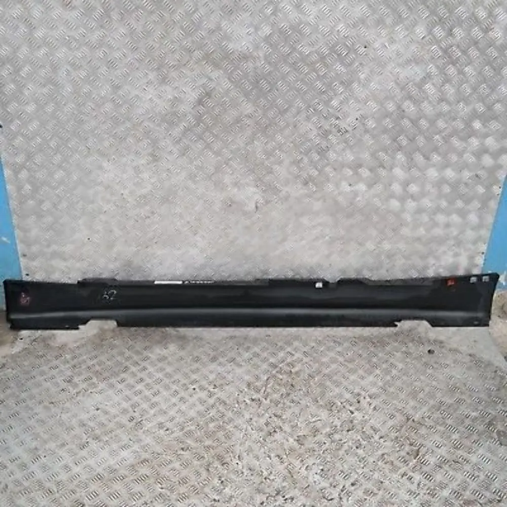 Listón de umbral Faldón lateral derecho Negro 2 Schwarz II - 668 para BMW 13 E87 con número de pieza 32948 BMW 13 E87 Listón de umbral Faldón lateral derecho Negro 2 Schwarz II - 668 - SKU 0032948-SCH13 - Número de pieza 32948