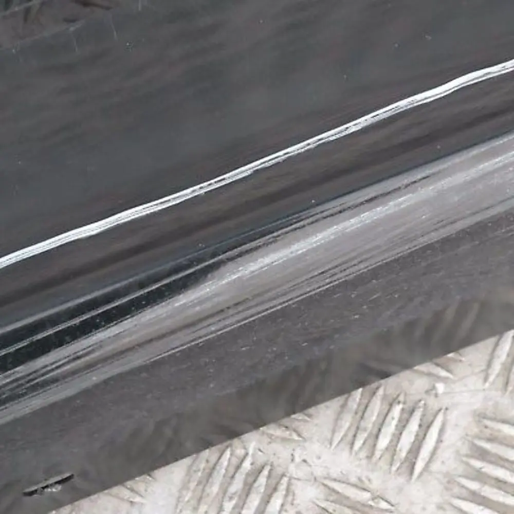 Sill Strip Side Skirt Right Black 2 Schwarz II - 668 para BMW 14 E87 con número de pieza 32948 BMW 14 E87 Sill Strip Side Skirt Right Black 2 Schwarz II - 668 - SKU 0032948-SCH14 - Número de pieza 32948