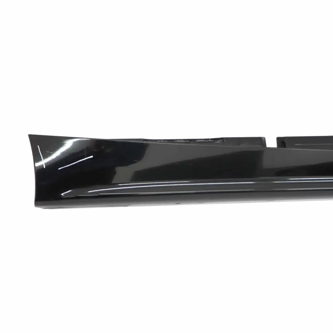 Tapa Sill Strip Faldón Lateral Derecho Negro Schwarz 2 - 668 para BMW E87 con número de pieza 0032948 BMW E87 Tapa Sill Strip Faldón Lateral Derecho Negro Schwarz 2 - 668 - SKU 0032948-SCH1 - Número de pieza 0032948