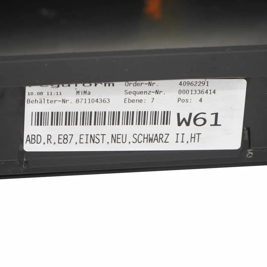 Copertura davanzale Striscia laterale destra Nero Schwarz 2 - 668 per BMW E87 con numero di parte 0032948 BMW E87 Copertura davanzale Striscia laterale destra Nero Schwarz 2 - 668 - SKU 0032948-SCH1 - Numero di parte 0032948