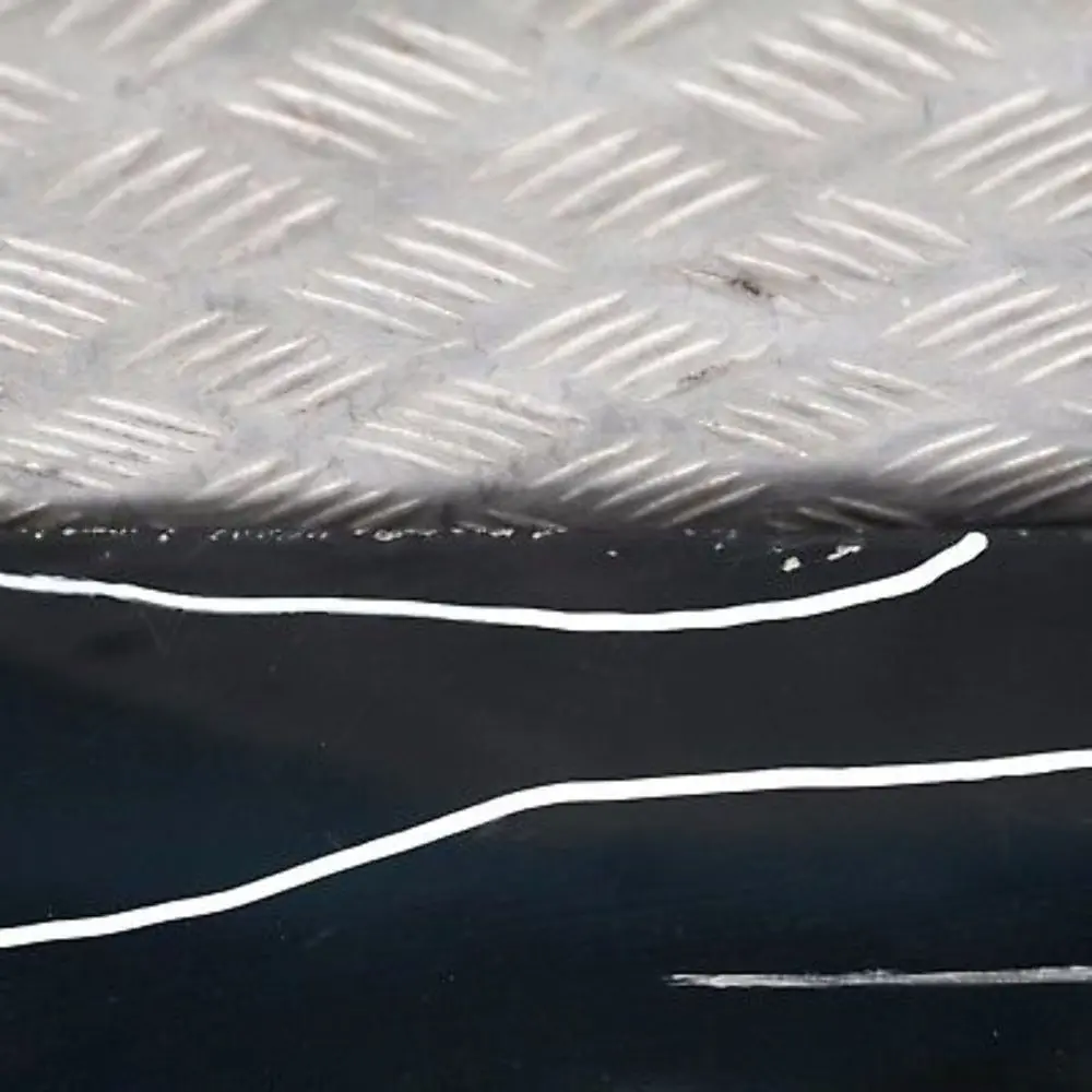 Nakładka próg prawy schwarz II 668 do BMW 1 E87 o numerze 51770032948 BMW 1 E87 Nakładka próg prawy schwarz II 668 - SKU 0032948-SCH4 - Numer Części 51770032948