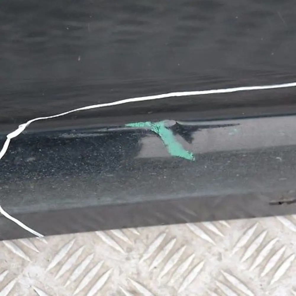 Nakładka próg prawy schwarz II 668 do BMW 1 E87 o numerze 51770032948 BMW 1 E87 Nakładka próg prawy schwarz II 668 - SKU 0032948-SCH4 - Numer Części 51770032948