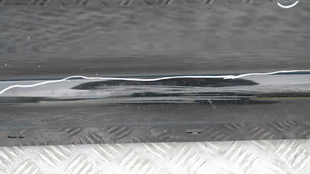 Sill strip side skirt right O/S BLACK 2 SCHWARZ II - 668 to BMW 1 SERIES 7 E87 with Part number 51770032948 BMW 1 SERIES 7 E87 Sill strip side skirt right O/S BLACK 2 SCHWARZ II - 668 - SKU 0032948-SCH7 - Part number 51770032948