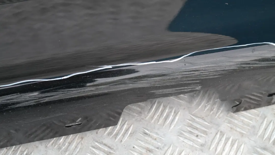 Sill strip side skirt right O/S BLACK 2 SCHWARZ II - 668 to BMW 1 SERIES 7 E87 with Part number 51770032948 BMW 1 SERIES 7 E87 Sill strip side skirt right O/S BLACK 2 SCHWARZ II - 668 - SKU 0032948-SCH7 - Part number 51770032948