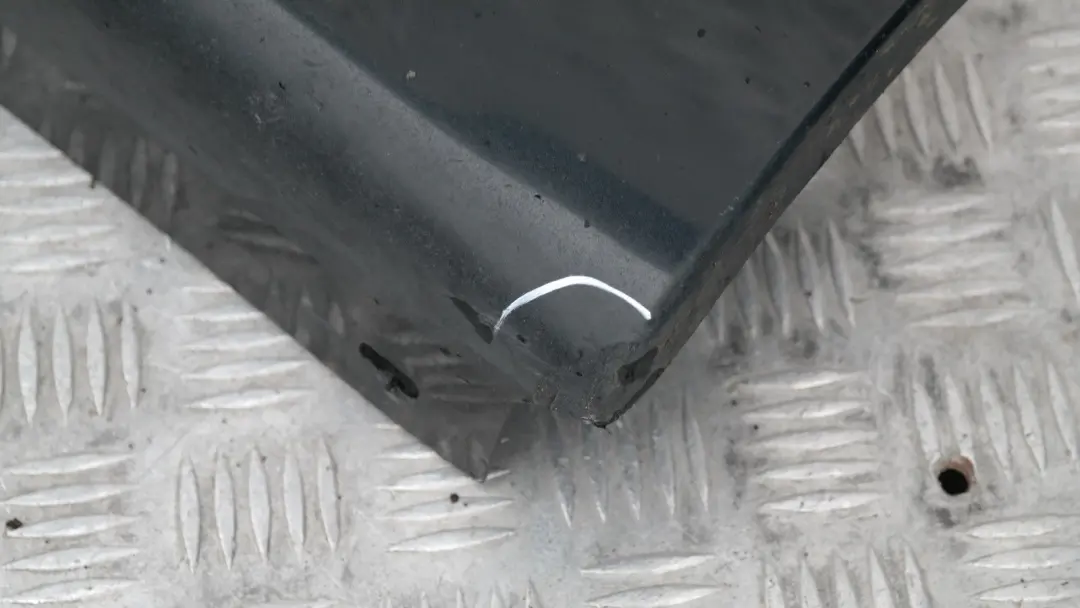 Listón de umbral faldón lateral derecho NEGRO 2 SCHWARZ II - 668 para BMW 8 E87 con número de pieza 51770032948 BMW 8 E87 Listón de umbral faldón lateral derecho NEGRO 2 SCHWARZ II - 668 - SKU 0032948-SCH8 - Número de pieza 51770032948