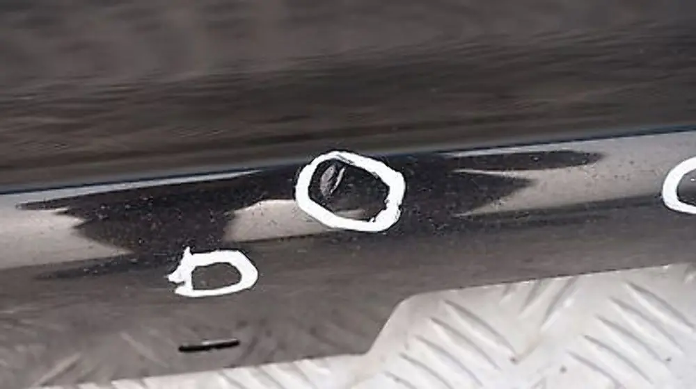 BMW 1 E87 Nakładka próg prawy schwarz II 668 - SKU 0032948-SCH9 - Numer Części 32948