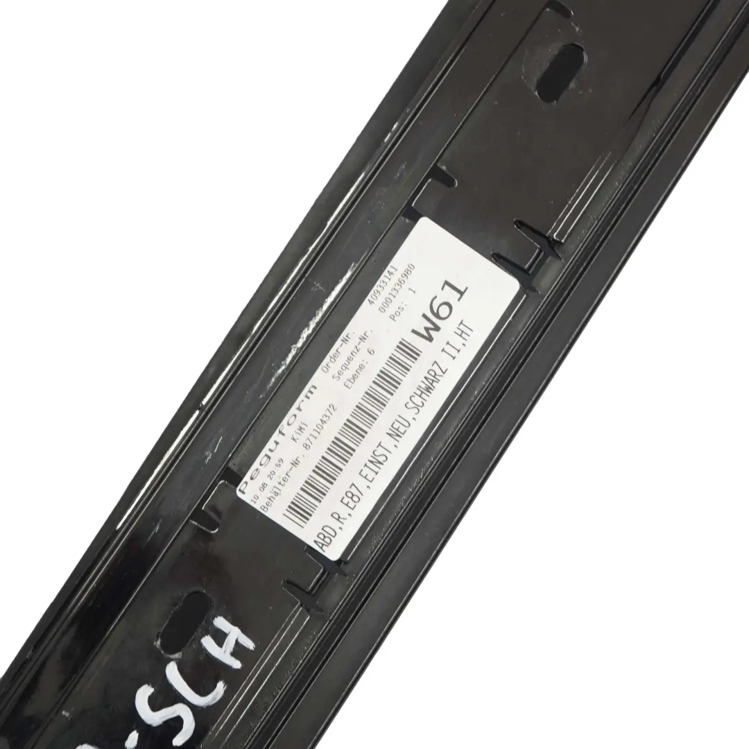 Sill Strip Faldón Lateral Derecho Negro 2 Schwarz II - 668 para BMW E87 con número de pieza 51770032948 BMW E87 Sill Strip Faldón Lateral Derecho Negro 2 Schwarz II - 668 - SKU 0032948-SCH - Número de pieza 51770032948