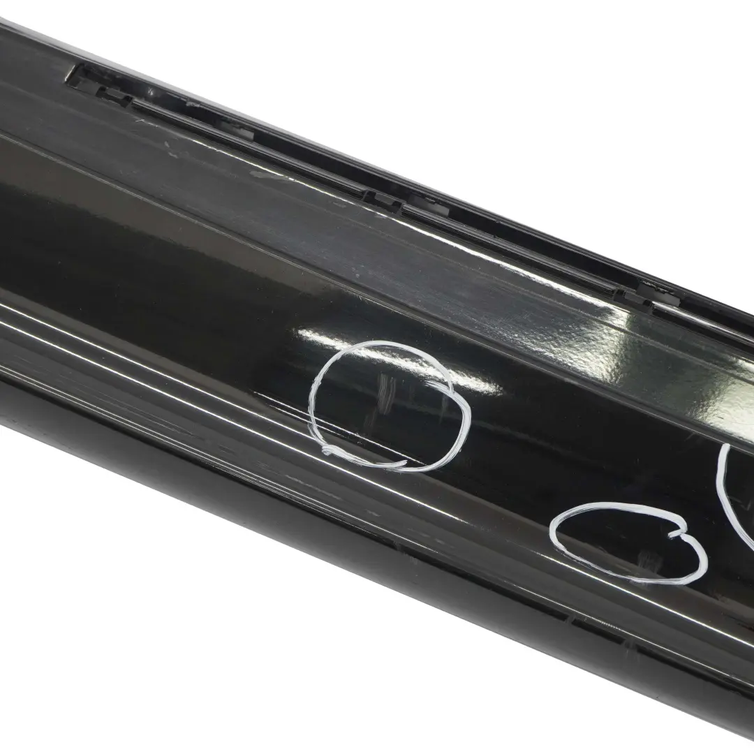 Sill Strip Faldón Lateral Derecho Negro 2 Schwarz II - 668 para BMW E87 con número de pieza 51770032948 BMW E87 Sill Strip Faldón Lateral Derecho Negro 2 Schwarz II - 668 - SKU 0032948-SCH - Número de pieza 51770032948
