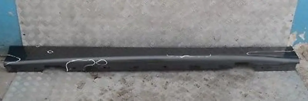 Listello Portiera Apertura Gonna Destra Frizzante Grafite Metallo per BMW E87 con numero di parte 51770032948-SG1 BMW E87 Listello Portiera Apertura Gonna Destra Frizzante Grafite Metallo - SKU 0032948-SG1 - Numero di parte 51770032948-SG1