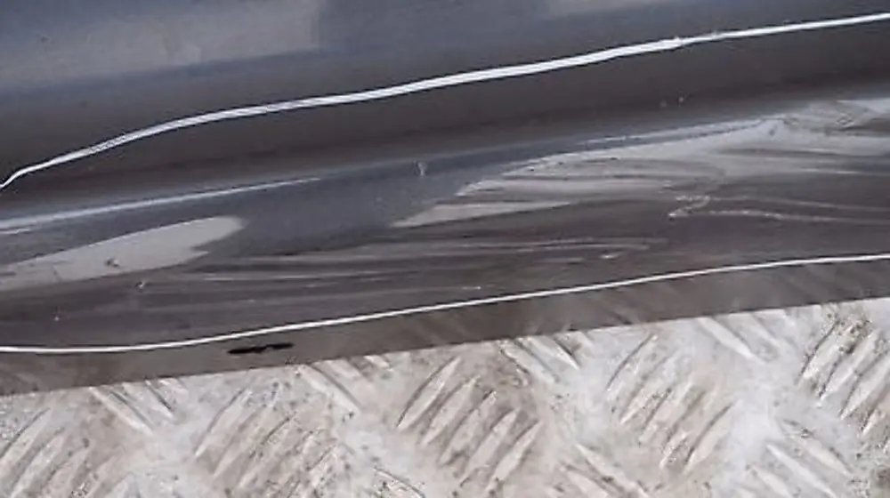 Listello Portiera Apertura Gonna Destra Frizzante Grafite Metallic per BMW E87 con numero di parte 32948 BMW E87 Listello Portiera Apertura Gonna Destra Frizzante Grafite Metallic - SKU 0032948-SG16 - Numero di parte 32948