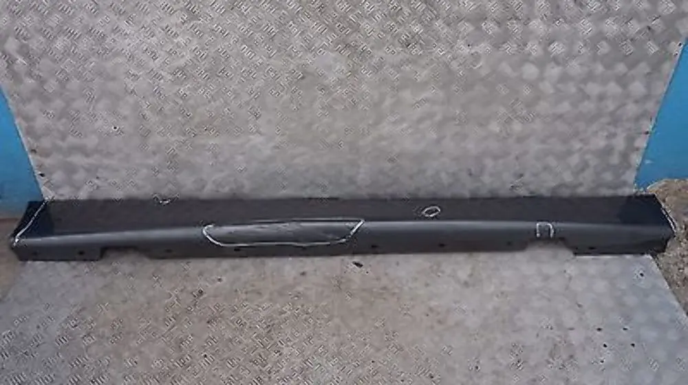 BMW E87 Faldón lateral derecho Sparkling Graphite Metallic - SKU 0032948-SG16 - Número de pieza 32948
