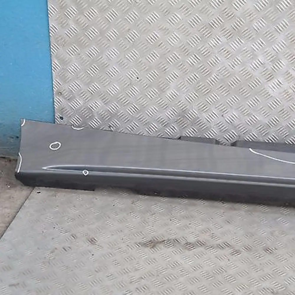 Bas de Porte Couverture Seuil Droite Mousseux Graphite Metalique pour BMW 1 E87 à propos du numéro de pièce 51770032948-SG3 BMW 1 E87 Bas de Porte Couverture Seuil Droite Mousseux Graphite Metalique - SKU 0032948-SG3 - Numéro de pièce 51770032948-SG3