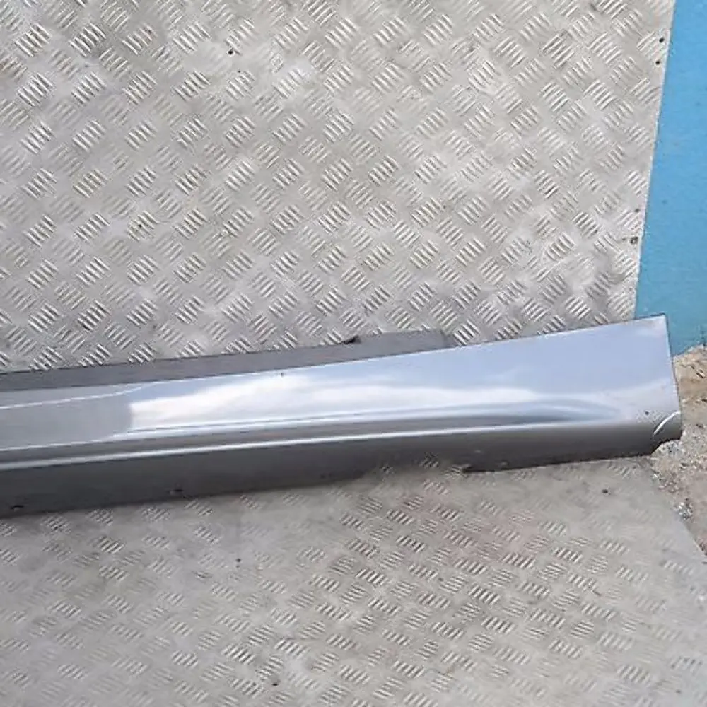 Listello Portiera Apertura Gonna Destra Frizzante Grafite per BMW E87 con numero di parte 51770032948-SG3 BMW E87 Listello Portiera Apertura Gonna Destra Frizzante Grafite - SKU 0032948-SG3 - Numero di parte 51770032948-SG3