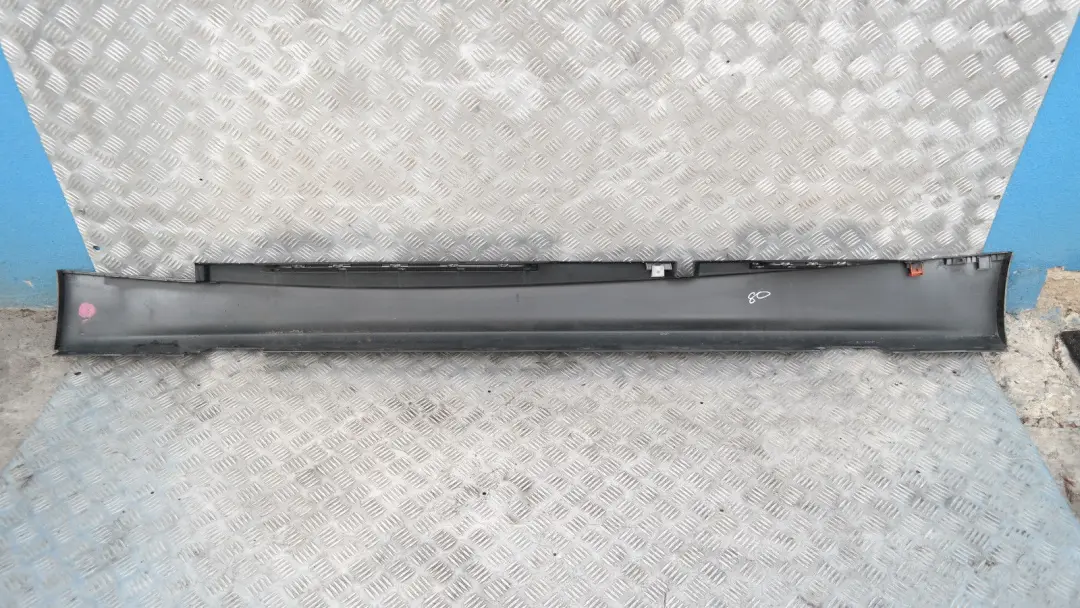 Listello Portiera Apertura Gonne Destra Frizzante Grafite per BMW E87 con numero di parte 51770032948 BMW E87 Listello Portiera Apertura Gonne Destra Frizzante Grafite - SKU 0032948-SG6 - Numero di parte 51770032948