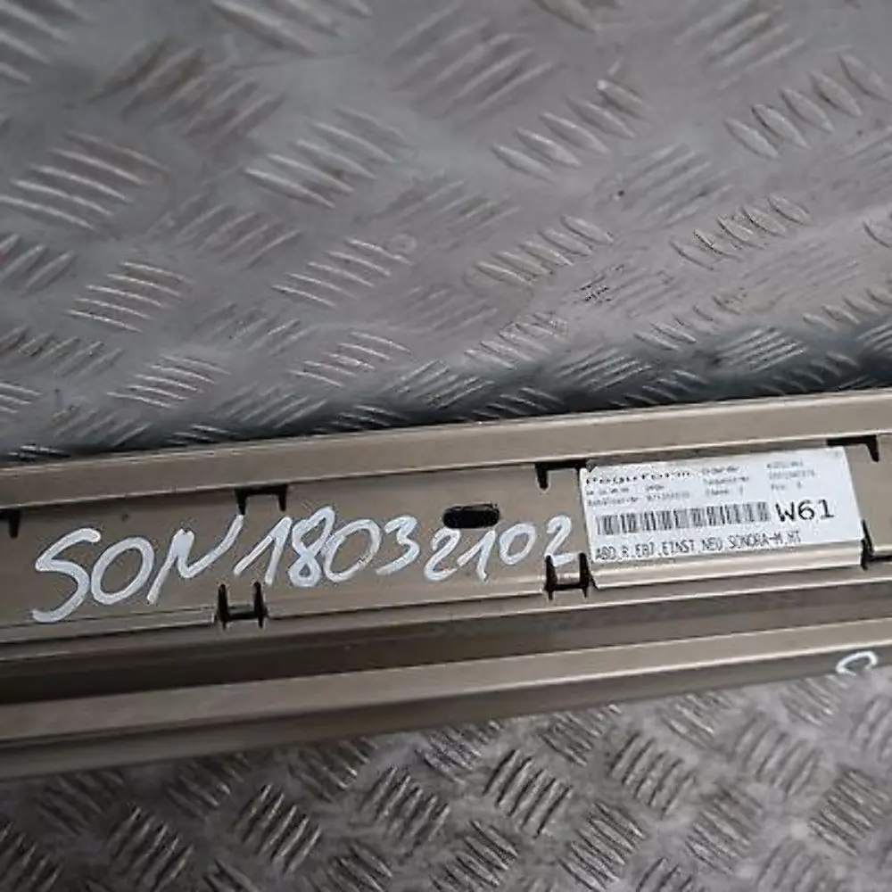 Schwellerleiste Blende Schweller rechts Sonora Metallic A23 für BMW 1 er E87 mit Teilenummer 51770032948 BMW 1 er E87 Schwellerleiste Blende Schweller rechts Sonora Metallic A23 - SKU 0032948-SON1 - Teilenummer 51770032948