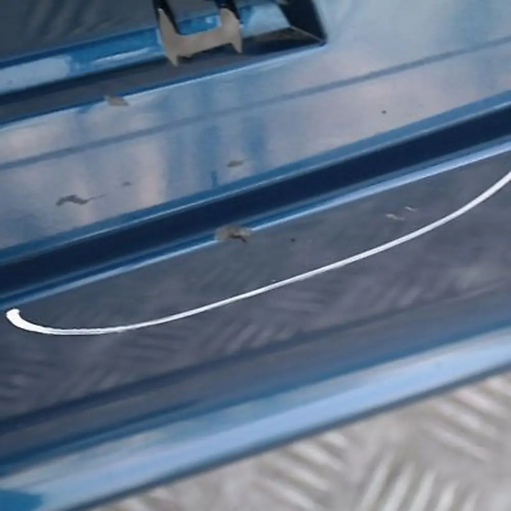 BMW E87 Listón de umbral faldón lateral derecho Sydney Blau Azul - A19 - SKU 0032948-SYD2 - Número de pieza 51770032948