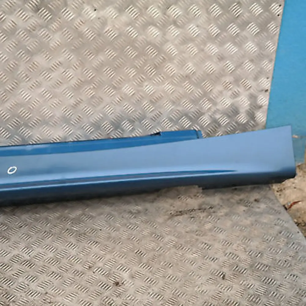 Bas de Porte Couverture Seuil Droite Bleu de Sydney Bleu, pour BMW 1 E87 à propos du numéro de pièce 51770032948 BMW 1 E87 Bas de Porte Couverture Seuil Droite Bleu de Sydney Bleu, - SKU 0032948-SYD3 - Numéro de pièce 51770032948