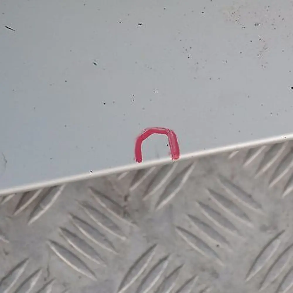 Listello Portiera Apertura Gonna Destra Argento-Titanio Sliber per BMW E87 con numero di parte 32948 BMW E87 Listello Portiera Apertura Gonna Destra Argento-Titanio Sliber - SKU 0032948-TS - Numero di parte 32948